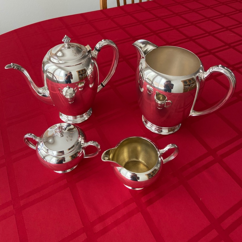 Vintage Home Decorators Inc full serving set